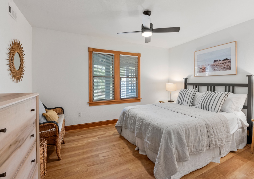 Queen bedroom with sunburst mirror