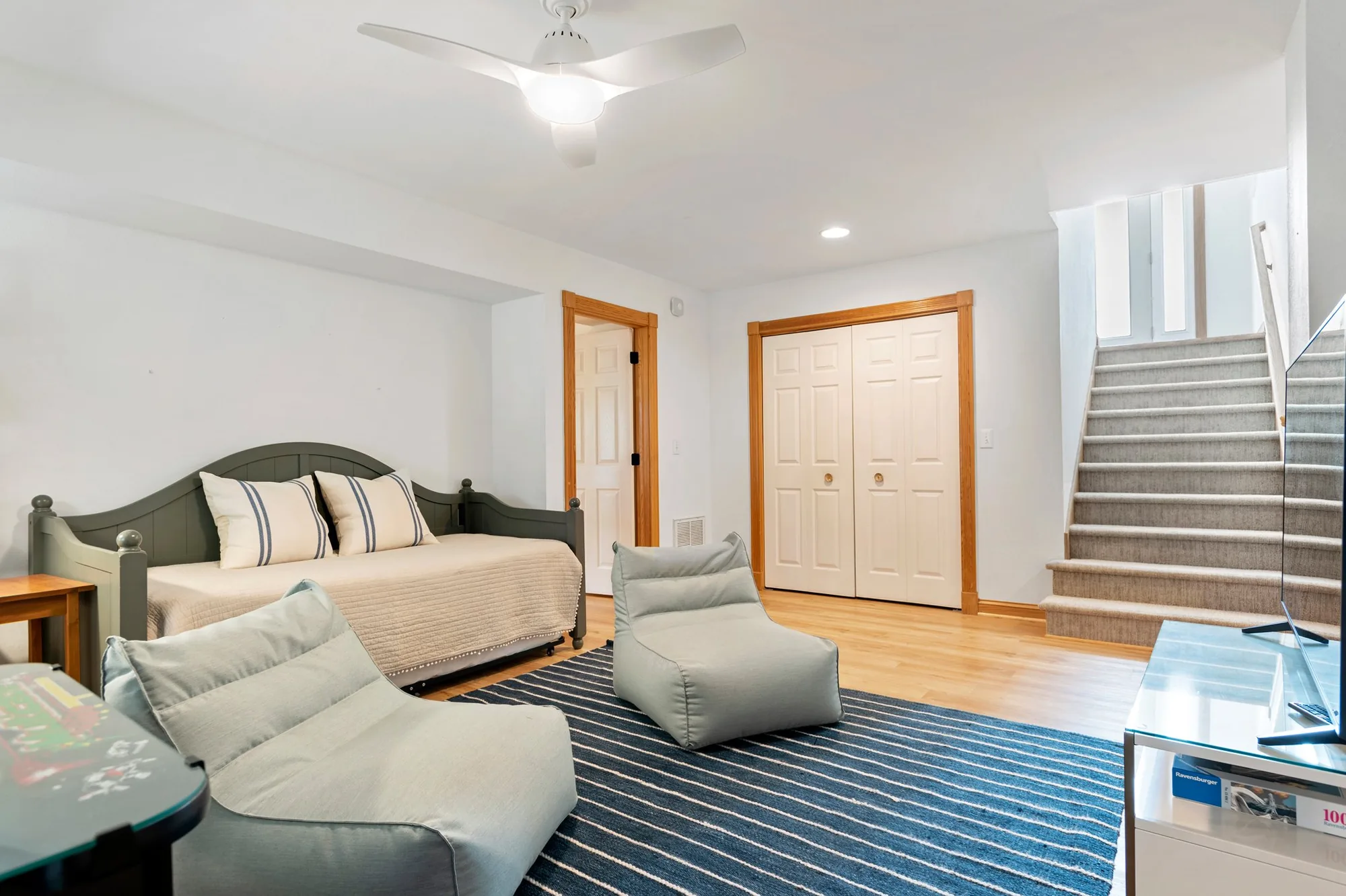 Trundle daybed